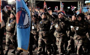 Me këngë nacionalisto-fashiste dhe mbështetës të Putinit, Republika Serbe shënon festën antikushtetuese