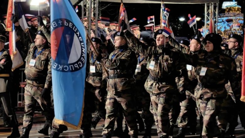 Me këngë nacionalisto-fashiste dhe mbështetës të Putinit, Republika Serbe shënon festën antikushtetuese