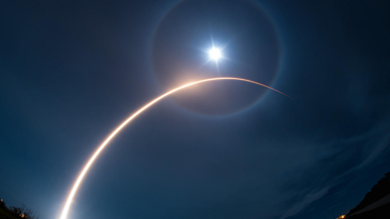 SpaceX pritet të lëshojë 23 satelitë Starlink në hapësirë
