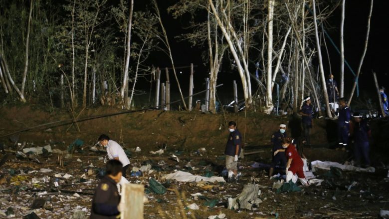 Një shpërthim në një fabrikë fishekzjarre në Tajlandë vrau 23 persona