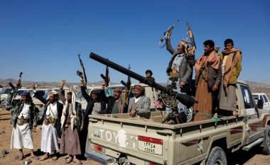 Houthit pasi SHBA-ja i shpalli grup terrorist: Nuk do t’i ndalim sulmet ndaj anijeve izraelite