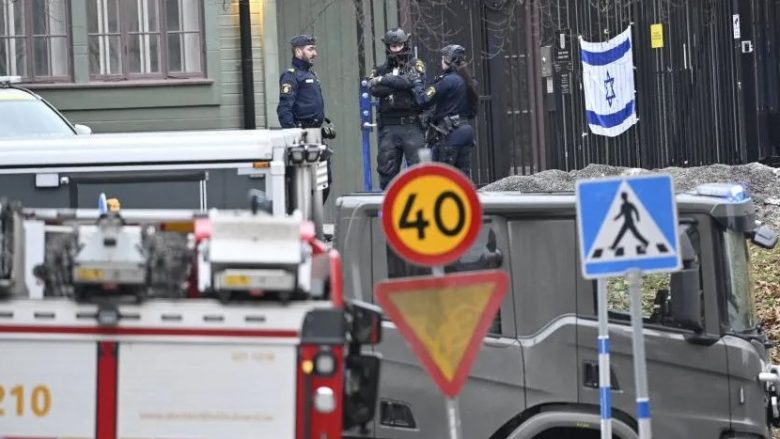 Policia suedeze shkatërroi një “objekt të rrezikshëm” jashtë ambasadës izraelite në Stokholm
