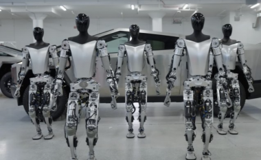 Musk thotë se brenda dy dekadave, Toka do të ketë rreth një miliard robotë humanoidë