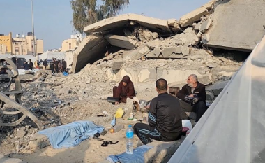 Rrëfimi për familjen palestineze që migroi nga Gaza në Rafah – përpjekja e tyre për mbijetesë mbi rrënojat e një shtëpie