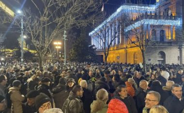 Opozita rinis protestat në Serbi shkaku i vjedhjes së zgjedhjeve dhe vrasjes së pazbardhur të Ivanoviqit