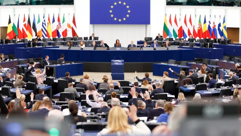 Për herë të parë, popullistët e krahut të djathtë mund të fitojnë kontrollin e Parlamentit Evropian