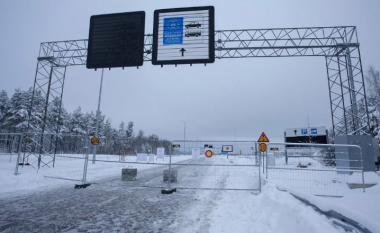 Finlanda vazhdon mbajtjen mbyllur të pikave të saj kufitare me Rusinë edhe për një muaj tjetër