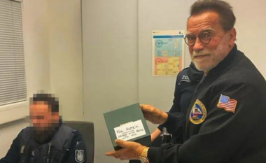 Arnold Schwarzenegger ndalohet në aeroport në Gjermani dhe merret në pyetje pas inspektimit të bagazheve