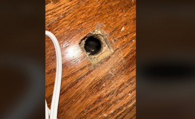 Dikush në Karolinën e Veriut zbuloi një vrimë misterioze në dysheme dhe vendosi një kamerë për ta zbuluar fajtorin e hapjes së saj