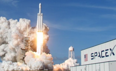 SpaceX lëshon satelitët e parë të shërbimit telefonik