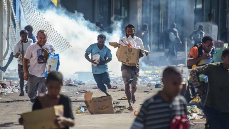Të paktën tetë të vdekur pas trazirave dhe plaçkitjeve të mëdha në Papua Guinean e Re