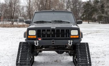 Ky Jeep Cherokee i vitit 2001 është gati për “Apokalipsin e borës”