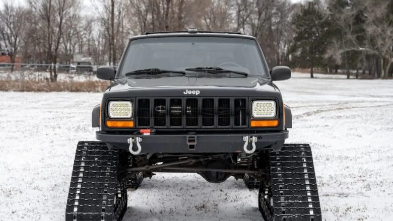 Ky Jeep Cherokee i vitit 2001 është gati për “Apokalipsin e borës”