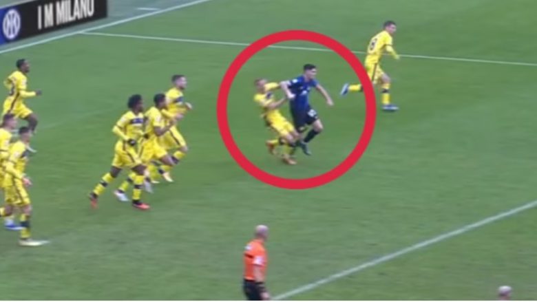 Bërryl dhe një lojtar në tokë në momentin kur u shënua goli i Interit ndaj Veronas– shpërthejnë rrjetet sociale