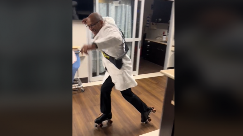 Mjeku nga Dallasi feston pensionimin duke kërcyer me rrollera