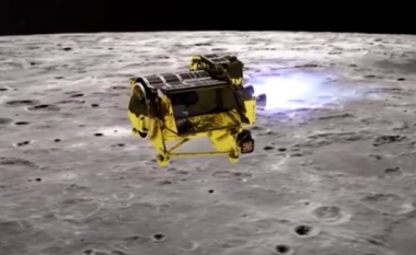 Sonda japoneze rifiton energjinë nëntë ditë pas uljes historike në Hënë
