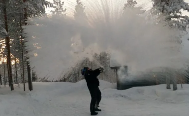 I ftohti ekstrem i Finlandës ngrin shpejt edhe ujin e nxehtë