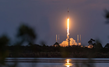 SpaceX lëshon 23 satelitë Starlink nga Florida