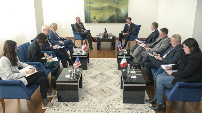 Kurti takoi ambasadorët e shteteve të QUINT-it, bisedojnë për ndalimin e qarkullimit të dinarit serb në Kosovë
