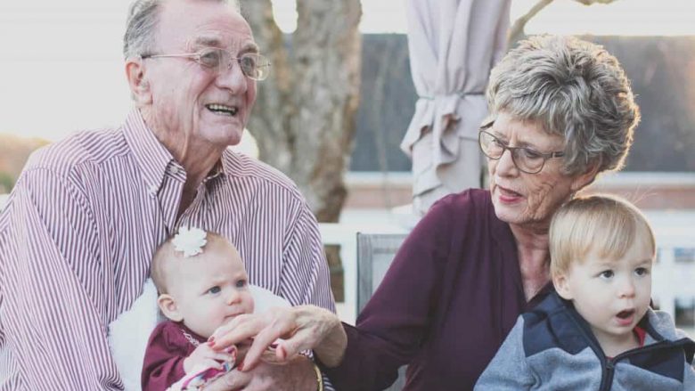 Pesë gabimet që bëjnë gjyshërit në raport me nipërit/mbesat