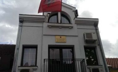 Ambasada e Shqipërisë në Mal të Zi merr në mbrojtje tre të rinjtë që u rrahën barbarisht