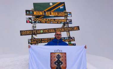 Alpinisti nga Prishtina ngjitet në majën e Kilimanxharos