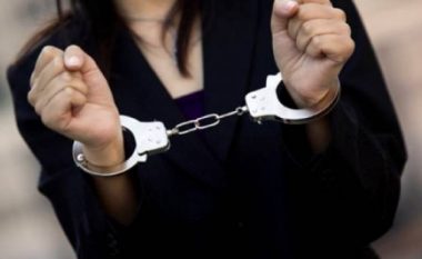 Arrestohet një shtetase e Shqipërisë në Prishtinë, dyshohet se është marrë me trafikim njerëzish