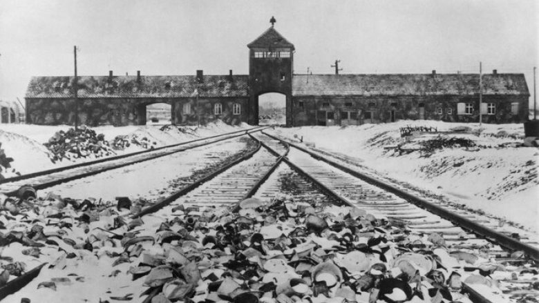 Tmerret brenda kampit nazist të vdekjes