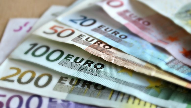 BQK: Pagesat në Kosovë do të kryhen vetëm me euro