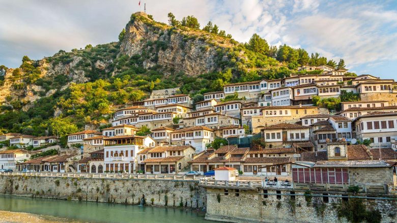 E përditshmja spanjolle “La Republica” fton turistët të vizitojnë Shqipërinë