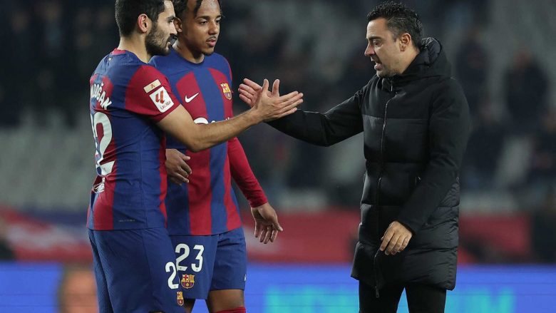 Xavi thotë se u prek nga përgjigja e lojtarëve të tij pasi njoftoi largimin nga Barcelona