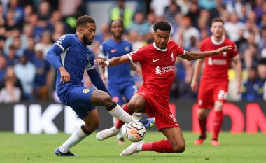 Chelsea, Liverpooli dhe Arsenali në garë për mbrojtësin e majtë algjerian