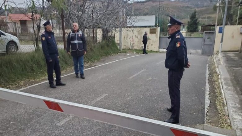 Sokol Mjacaj vrau me armë mes burgut të Peqinit, lirohen policët