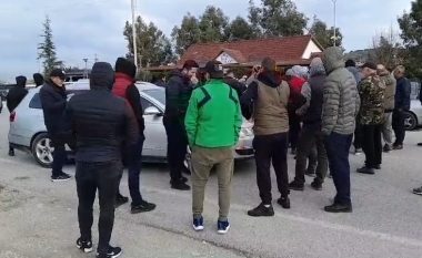 Fermerët e Fierit dhe Mallakastrës protestë për çmimin e qumështit