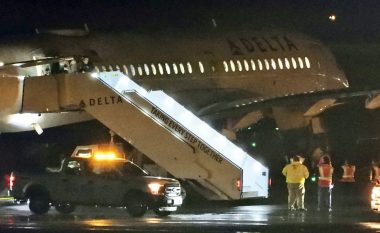 Një burrë u gjet brenda motorit të aeroplanit në aeroportin e Salt Lake City – vdiq në vend