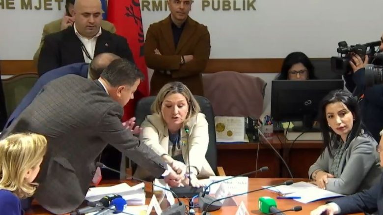 Aleanca e Grave Parlamentare në Shqipëri: Dënojmë dhunën ndaj deputetes Flutura Açka