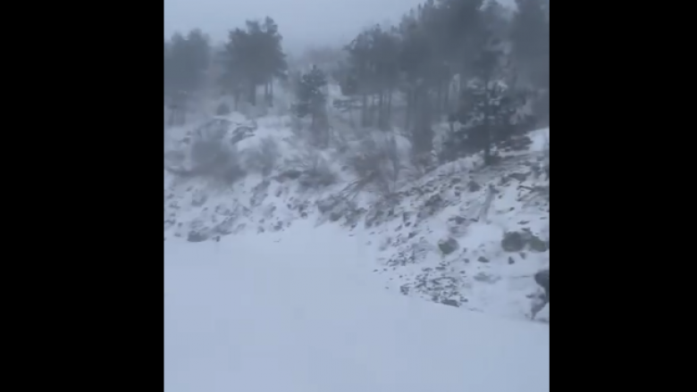 Reshjet e dendura të borës, bashkia e Fushë-Arrëzit shpall gjendjen e jashtëzakonshme