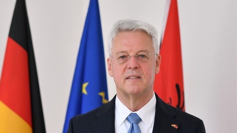 Nisja e sesionit të ri parlamentar në Shqipëri, ambasada gjermane thirrje partive politike