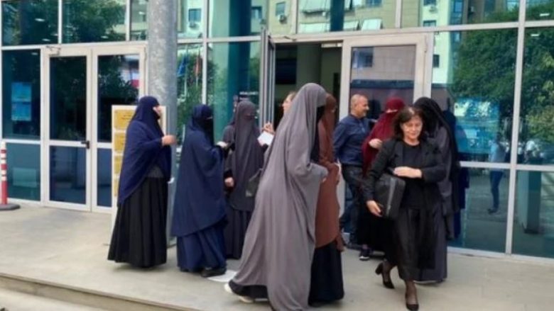 Iu bashkuan bashkëshortëve shqiptarë në Siri, Prokuroria e Posaçme kërkon dënimin e grave xhihadiste