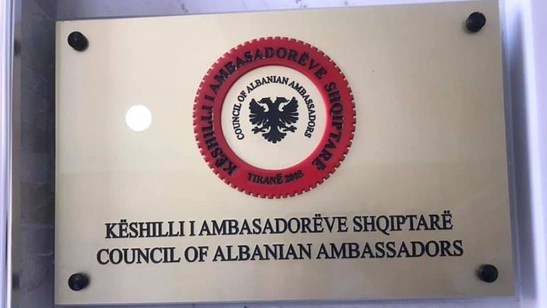Këshilli i Ambasadorëve Shqiptarë uron për liberalizimin e vizave: Republika e Kosovës, shembull i demokracisë për mbarë rajonin