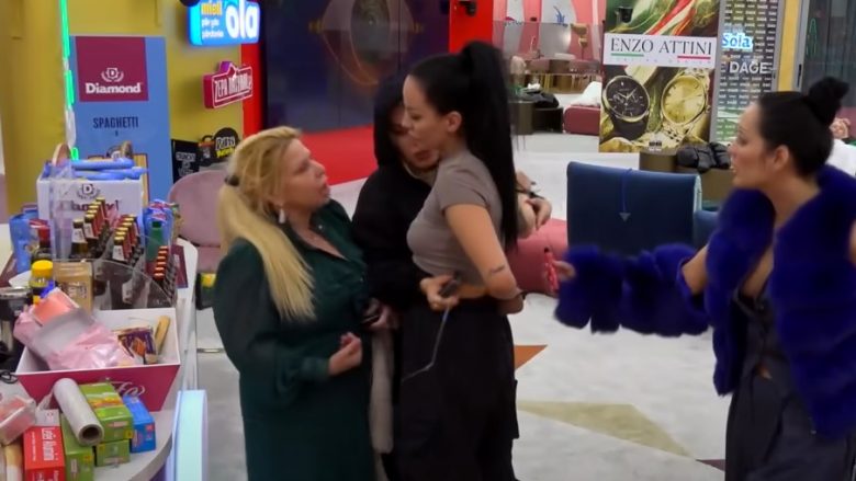 “Hajde në tualet se ta rregulloj unë”- Përplasen keq Meri dhe Sara në “Big Brother Vip Albania”
