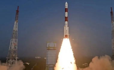 India nis misionin hapësinor për të studiuar vrimat e zeza