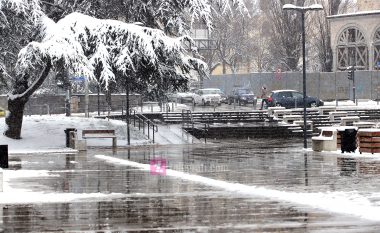Policia apelon te qytetarët për kujdes të shtuar: Rrugët e mbuluara me borë dhe me ngrica