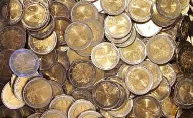 Raportohen monedha 2 euroshe false në vlerë rreth 5 mijë euro në Lipjan dhe mbi 2 mijë euro në Viti