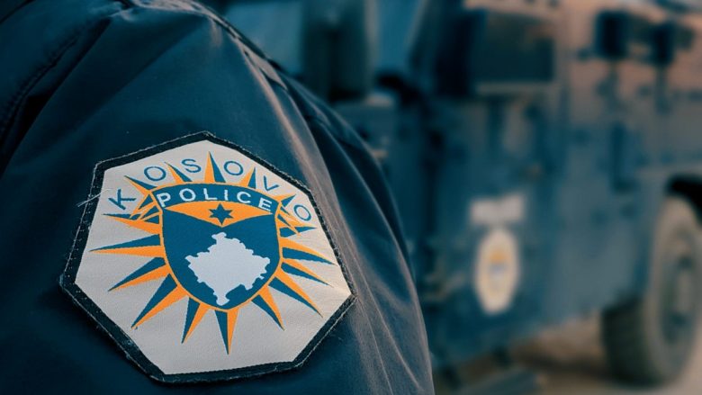 Postuan video duke shtënë me armë zjarri, policia ndalon tre persona në Gjakovë