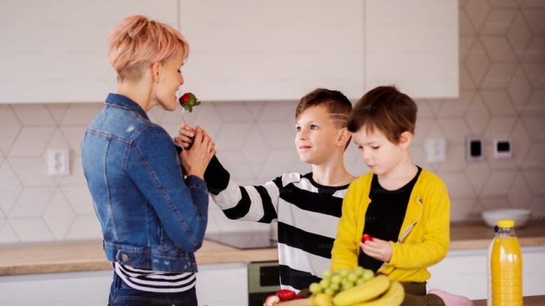 Femrat të cilat duan ta ruajnë pamjen joshëse, duhet t’i lindin vetëm dy fëmijë