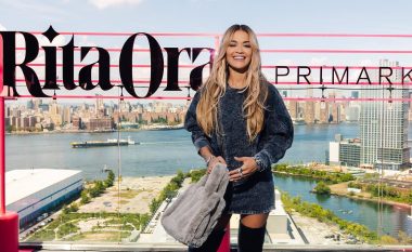 “Primark” i mban çmimet e veshjeve të qëndrueshme pasi Rita Ora ndihmoi në rritjen e shitjeve