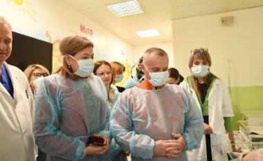 Mexhiti dhe Trençevska vizituan foshnjën e parë të lindur në RMV në vitin 2024