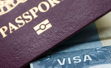 DW: Serbët e Kosovës me pasaporta të "klasit të dytë"