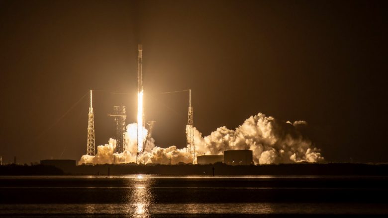 Historike për SpaceX, kryen misionin e 300-të në hapësirë – lëshoi në orbitë edhe 23 satelitë të Starlinkut